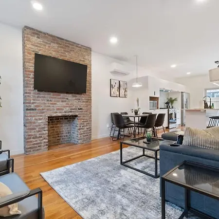 Pet Friendly 3 Bdrm House With Private Yard Villa