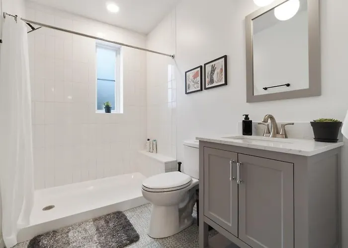 Pet Friendly 3 Bdrm House With Private Yard Holiday home