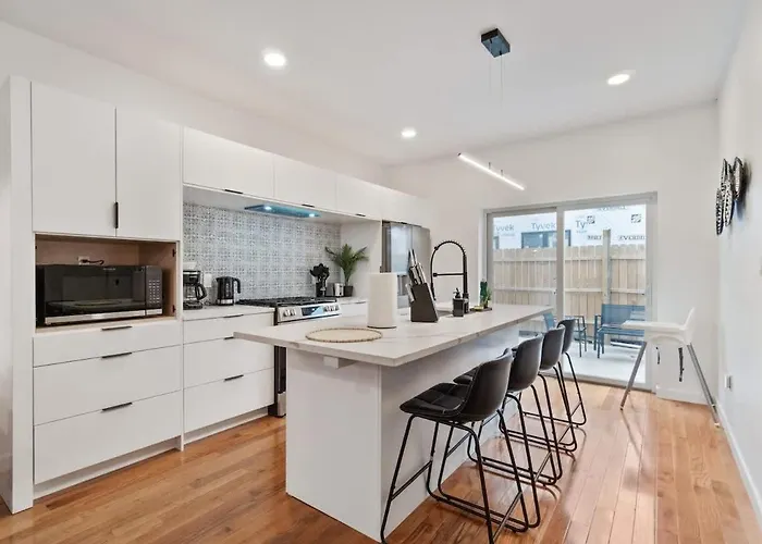 Pet Friendly 3 Bdrm House With Private Yard Holiday home *